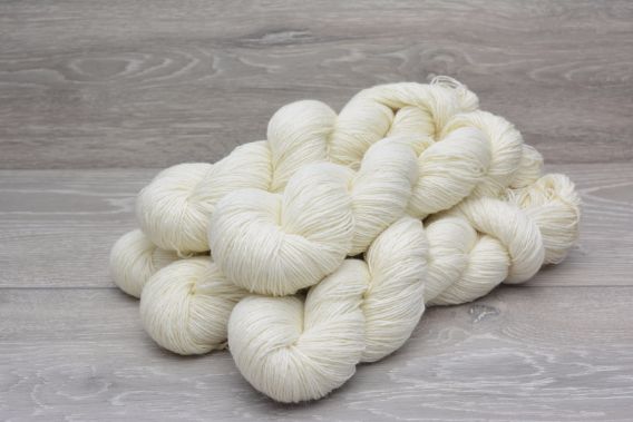 4ply fingering weight 75% Superwash Wool 25% Nylon  Yarn 5 x 100gm Pack  