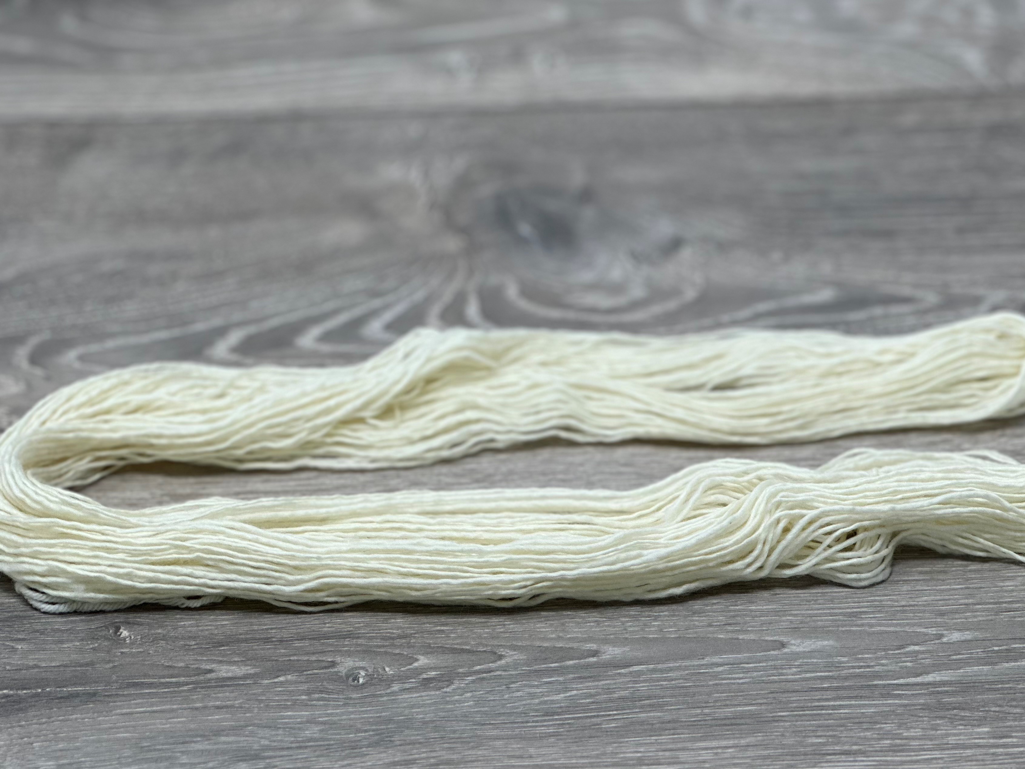 Sock Weight Singles Yarn. 100% Superwash Merino Wool MINI HANKS 25 x 20g Pack